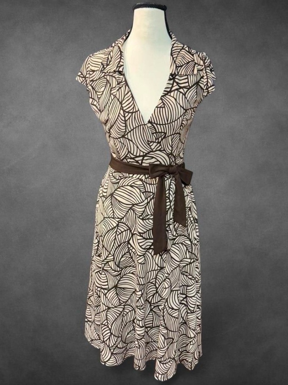 Angel Abstract Leaf Print Faux Wrap Midi Dress – M‎